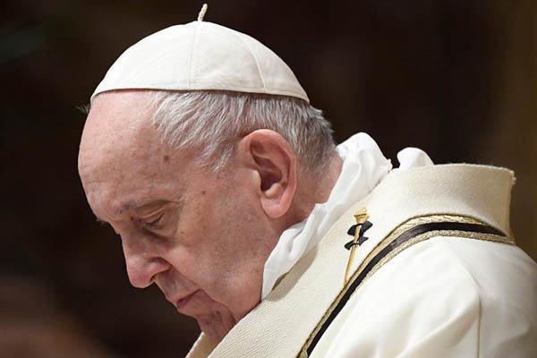 Francisco renunciaría al pontificado por su estado de salud, según medios