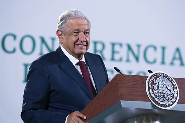 López pide a Anaya que enfrente la justicia y no se exilie