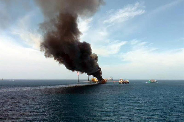 Así se apagó el incendio en la plataforma de Pemex