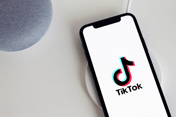TikTok difunde desinformación sobre el COVID-19 a través de un algoritmo, según medio