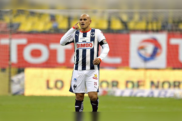 A los 40 años, “Chupete” Suazo podría regresar a Monterrey