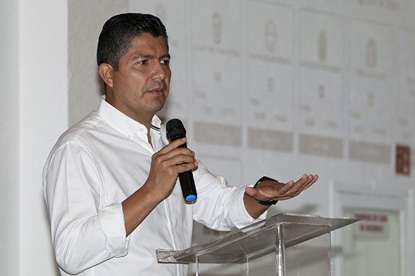 Muestra Eduardo Rivera sello que tendrá su administración