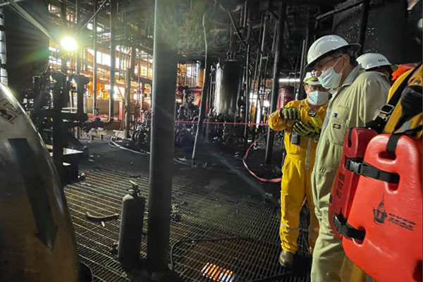 Pemex halla restos humanos tras la explosión en plataforma petrolera de Campeche