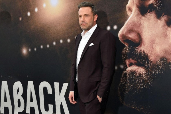 Captan a Ben Affleck en lujosa joyería y crecen rumores de boda con JLo