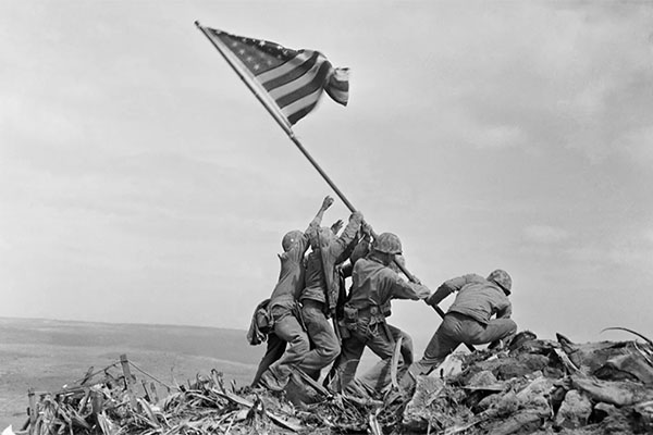 Los talibanes se mofan del icónico izado de bandera de EU en Iwo Jima
