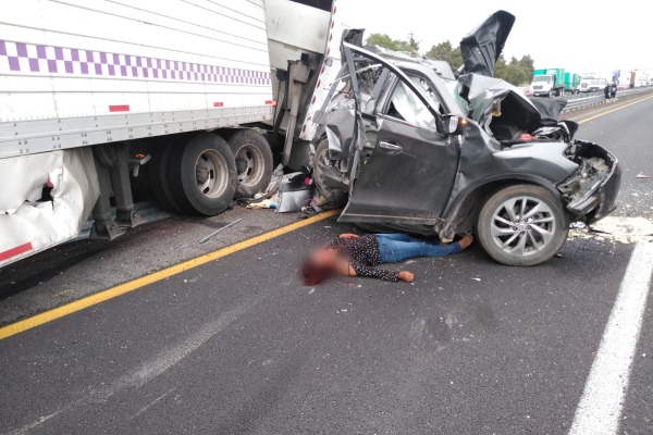 Mueren dos personas en aparatoso choque sobre la Puebla-Orizaba