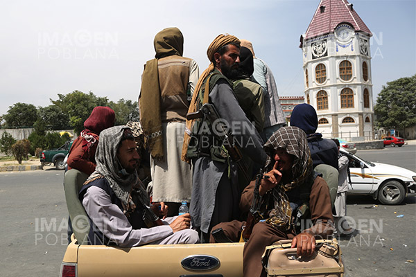 Los talibanes se reúnen en Kabul con políticos y periodistas afganos