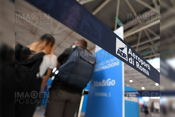 Antivacunas italianos publican datos personales de los partidarios del pase sanitario