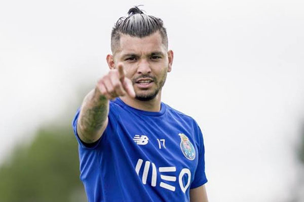 Muñoz al Newcastle y “Tecatito” se queda en Porto: el Deadline de los mexicanos en Europa