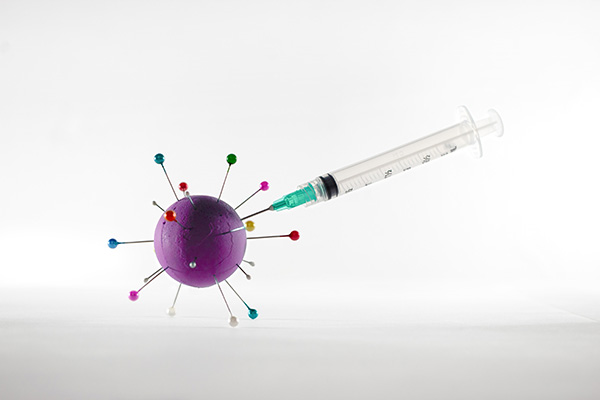 Virólogo elogia efectividad de una vacuna única contra la gripe y el covid-19
