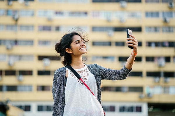 Redes sociales generan bienestar entre jóvenes si hay interacción positiva