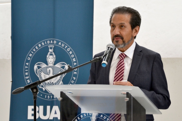 Refrenda Alfonso Esparza el compromiso de atender los campus regionales