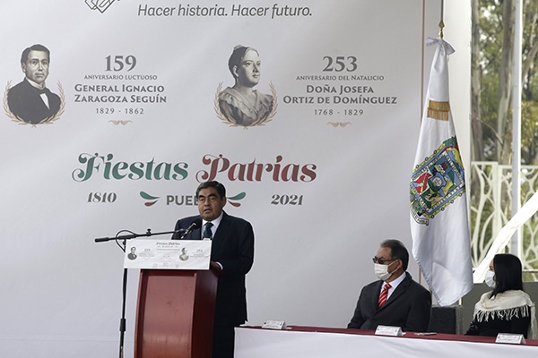Rinden honores a Ignacio Zaragoza y Josefa Ortiz de Domínguez