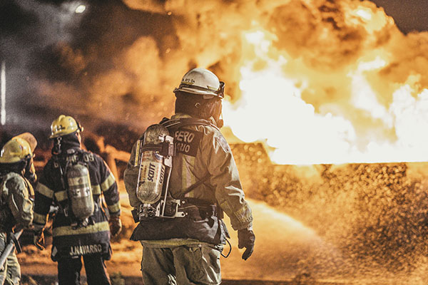 Reportan una explosión e incendio en una fábrica en el Reino Unido