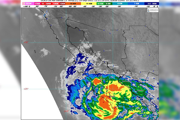 Huracán Olaf salió de península Baja California al Océano Pacífico