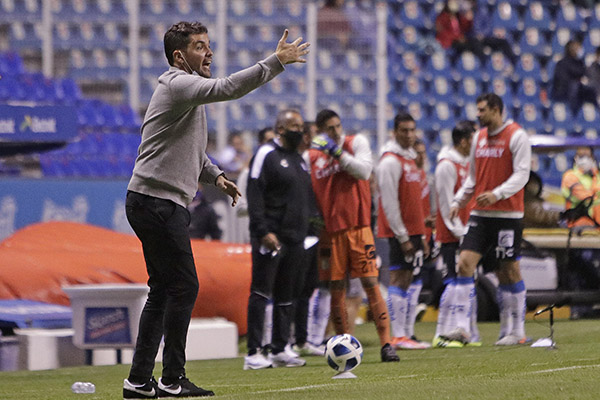 Larcamón despotrica contra directiva del Puebla por venta de jugadores