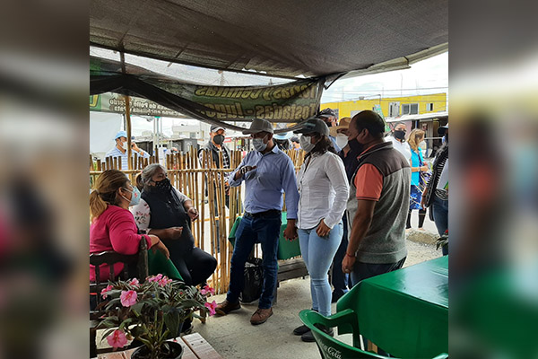 Escucha Edmundo Tlatehui a vecinos de Emiliano Zapata