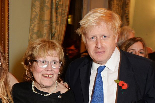 Muere madre del primer ministro británico Boris Johnson