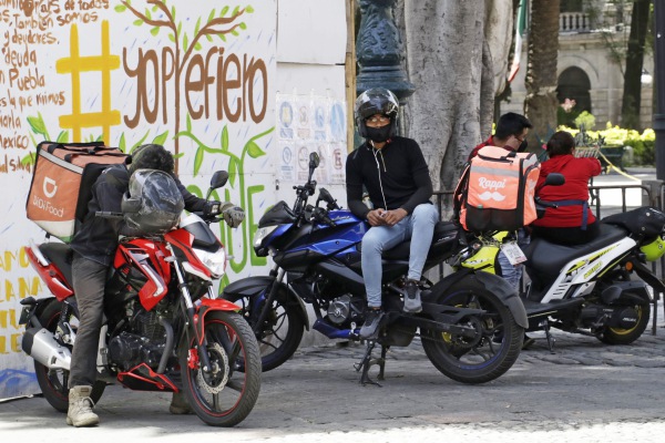 Repartidores de plataformas, entre la necesidad y la irresponsabilidad