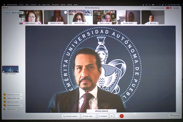 Encabeza Alfonso Esparza entrega de reconocimientos a nueve programas educativos
