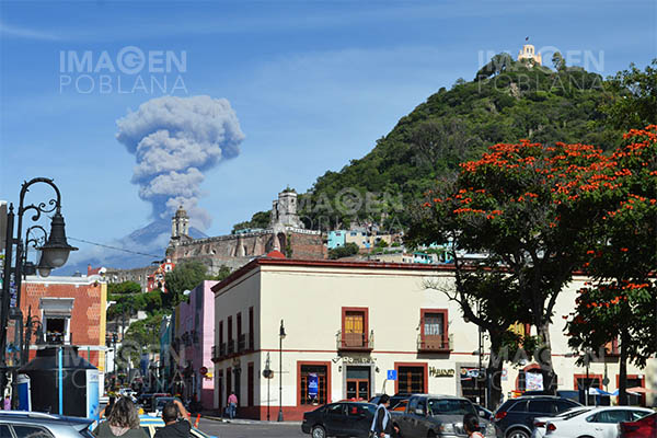 Volcán Popocatépetl presenta explosión y expulsa material incandescente