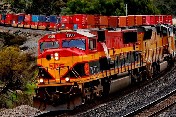 Empresas ferroviarias se fusionan para crear la primera línea Canadá-EU-México