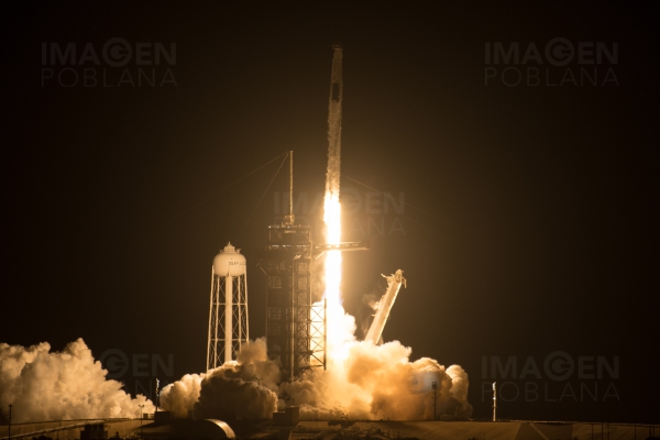 SpaceX lanza la primera misión al espacio sin astronautas profesionales a bordo