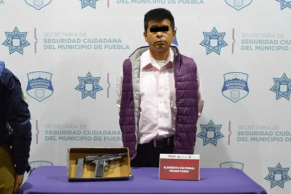 Escandalizaba en la vía pública con todo y pistola