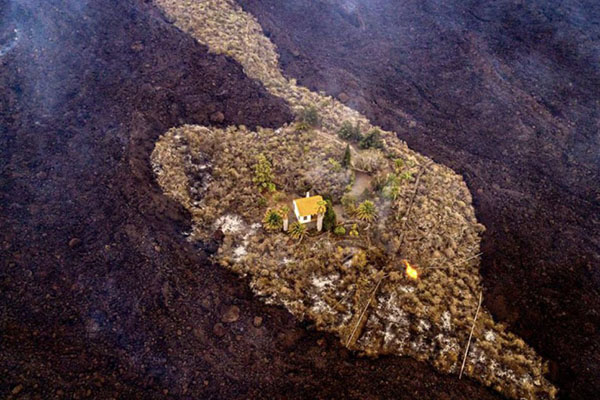 La superficie arrasada por lava del volcán de La Palma creció 50% en doce horas