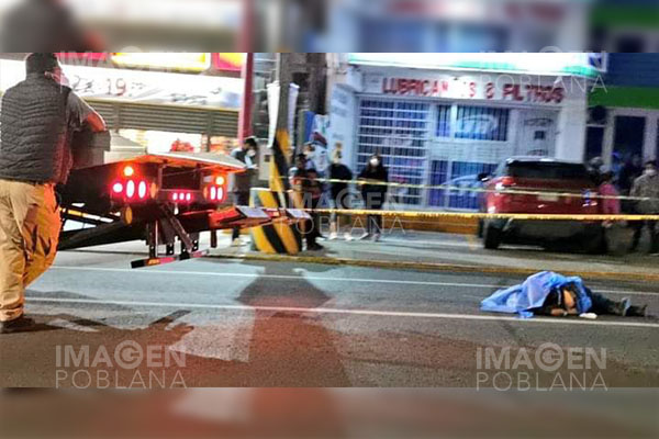 Atropella a peatón y huye dejando el vehículo abandonado