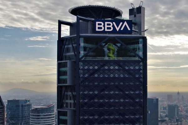 Comisión Nacional Bancaria sancionaría a BBVA por falla de sistema