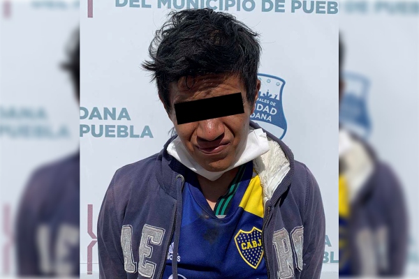 Policías municipales detienen a hombre por robo a casa habitación