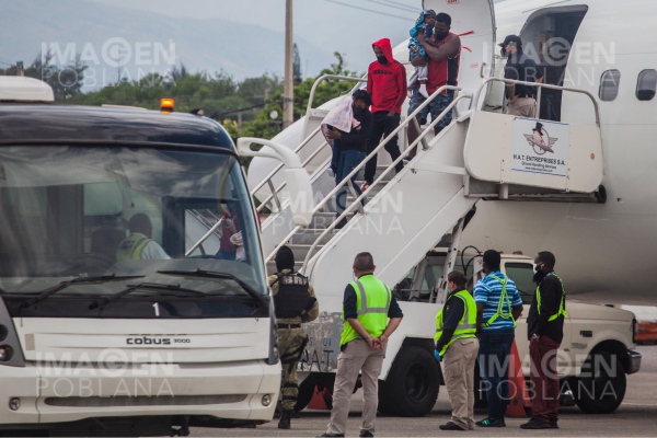 Aeropuerto de Haití, sin tensiones tras incidentes con grupo de deportados