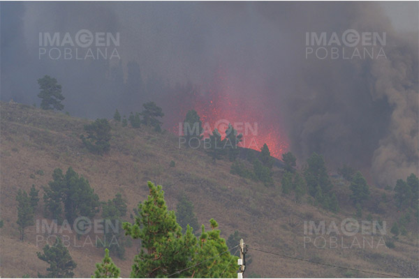 Nueva colada de lava por rotura en cono principal del volcán de La Palma
