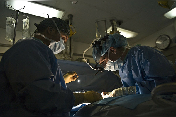 COVID-19 le deja los pulmones “como chicles masticados” y le hacen doble trasplante