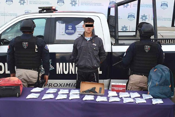 ¡Lo atraparon con marihuana y 19 armas de fuego!
