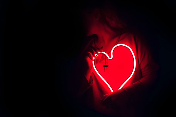 Vacunación anticovid disminuye eventos cardiovasculares: especialista UVM
