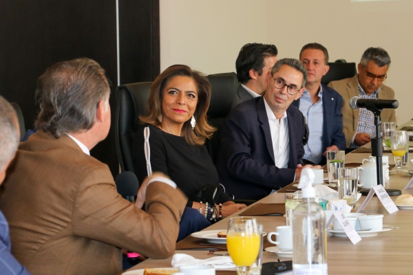 Promueve Secretaría de Economía formación de clústeres