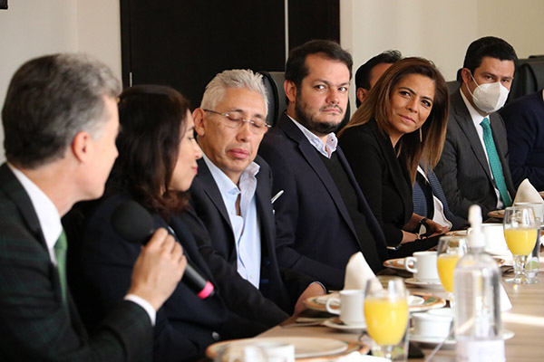 Economía y Administración se reúnen con empresas para formar clústeres