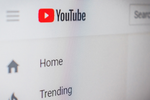 Youtube prohíbe contenido con desinformación sobre vacunas contra el COVID-19
