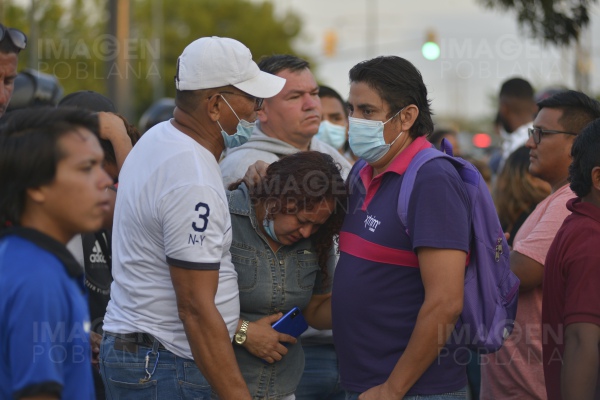 Entregan 93 cadáveres a familiares de reos asesinados en cárcel de Ecuador