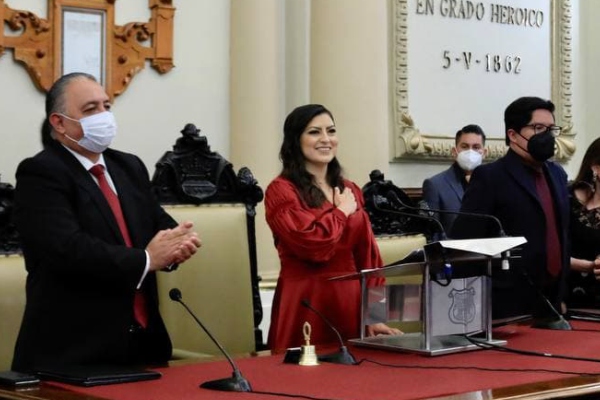 Claudia Rivera rinde su tercer informe de gobierno ante Cabildo