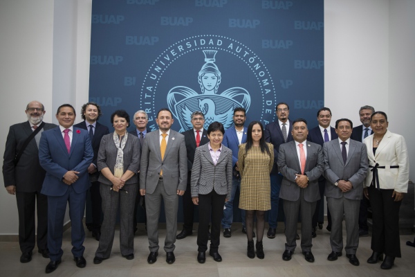 Presenta la rectora Lilia Cedillo a funcionarios centrales de la gestión 2021-2025