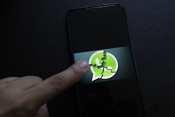 Caída de WhatsApp y redes revive maneras de comunicación perdidas