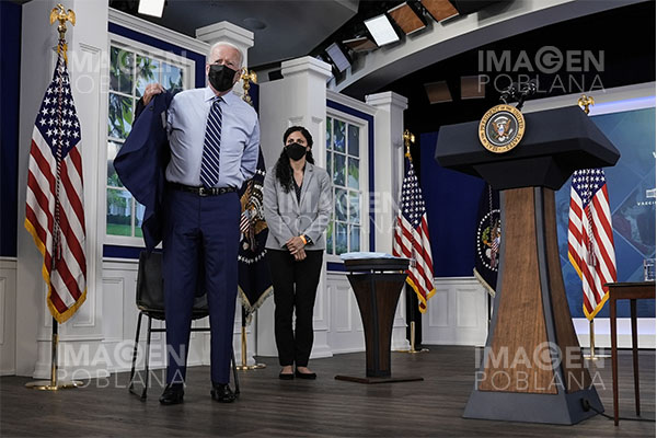 Aprobación de Joe Biden alcanza un mínimo histórico