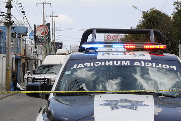 Policía balea a su compañero por dejar sucia su patrulla