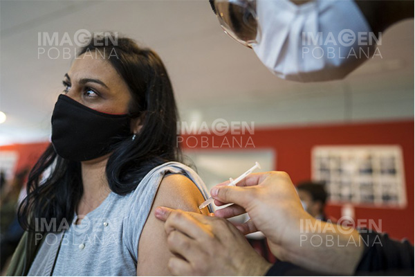 Las mujeres vacunadas con Pfizer tienen más alta protección que los hombres
