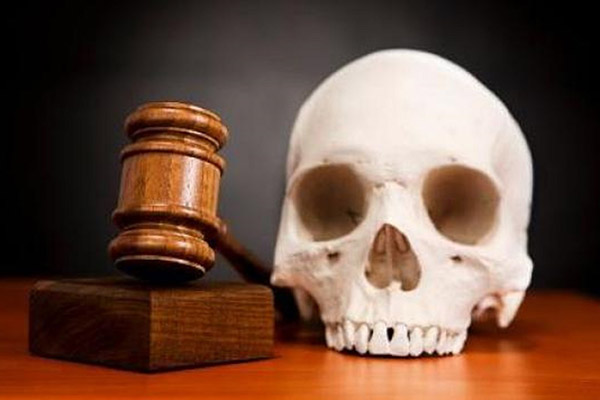 Presidente de Sierra Leona firma ley para abolir la pena de muerte en el país