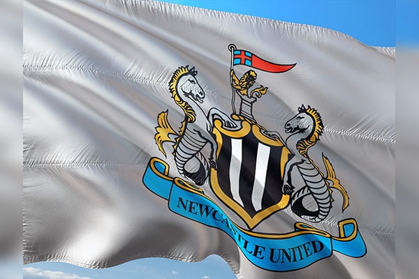 Acusan al príncipe saudí y nuevo dueño del Newcastle de ordenar un asesinato