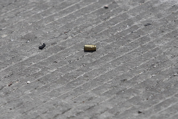 Un herido de bala deja riña campal entre vecinos